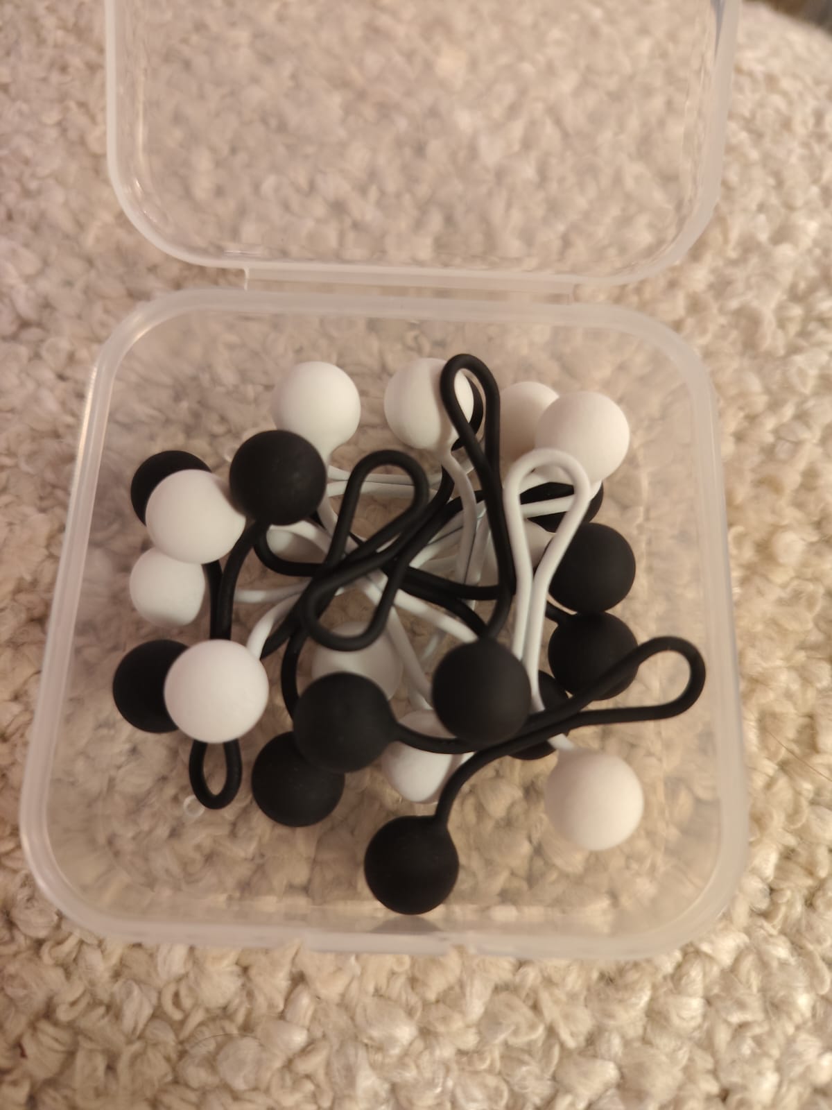 Boîte d’attaches pour voiles — Perles Noires&Blanches mates